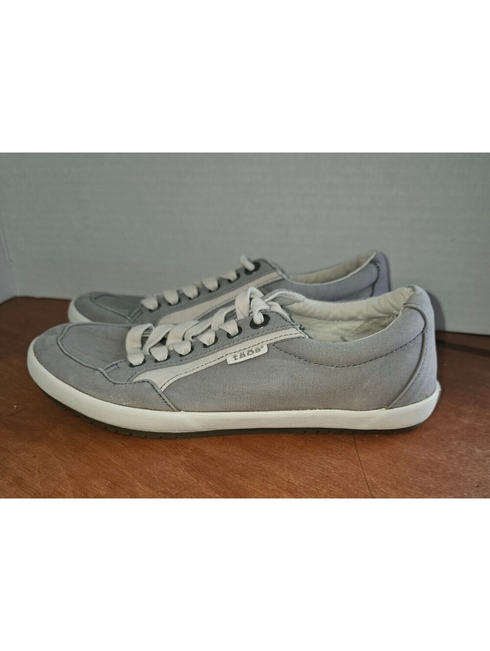 Taos Shooting Star sneakers size 7